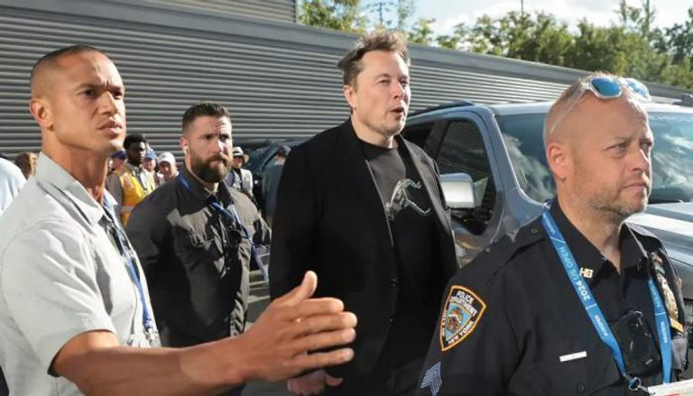 من الحماية إلى الاستعراض.. كيف تحولت الحراسات الشخصية للمشاهير إلى صناعة عالمية؟